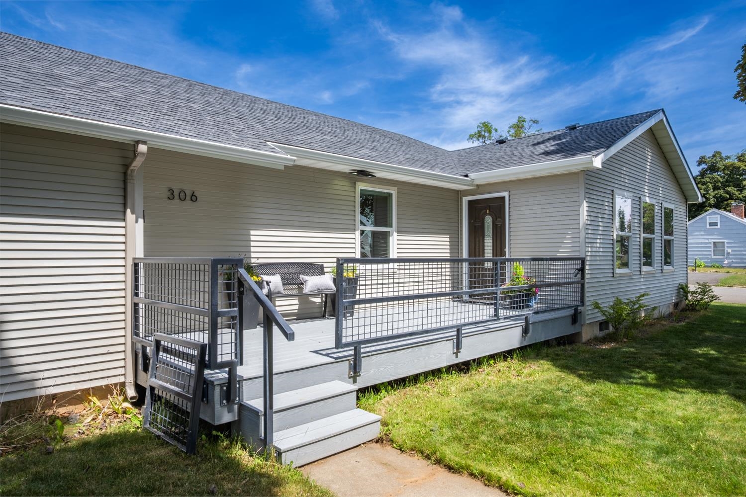 306 W 3rd St - Photo 2