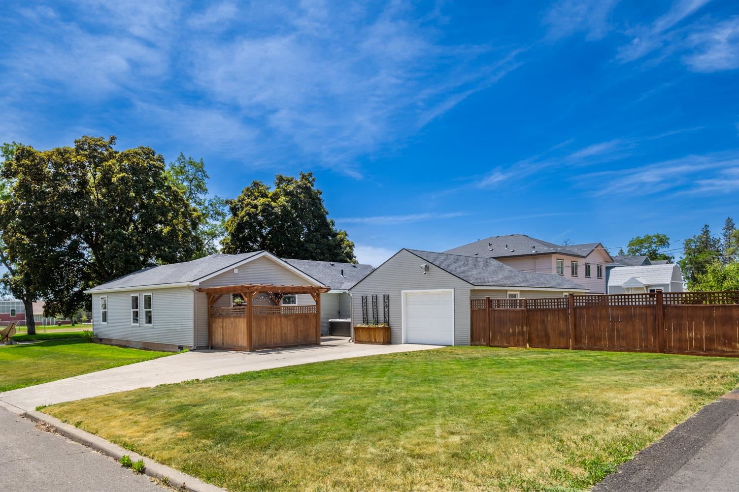 306 W 3rd St - Photo 4