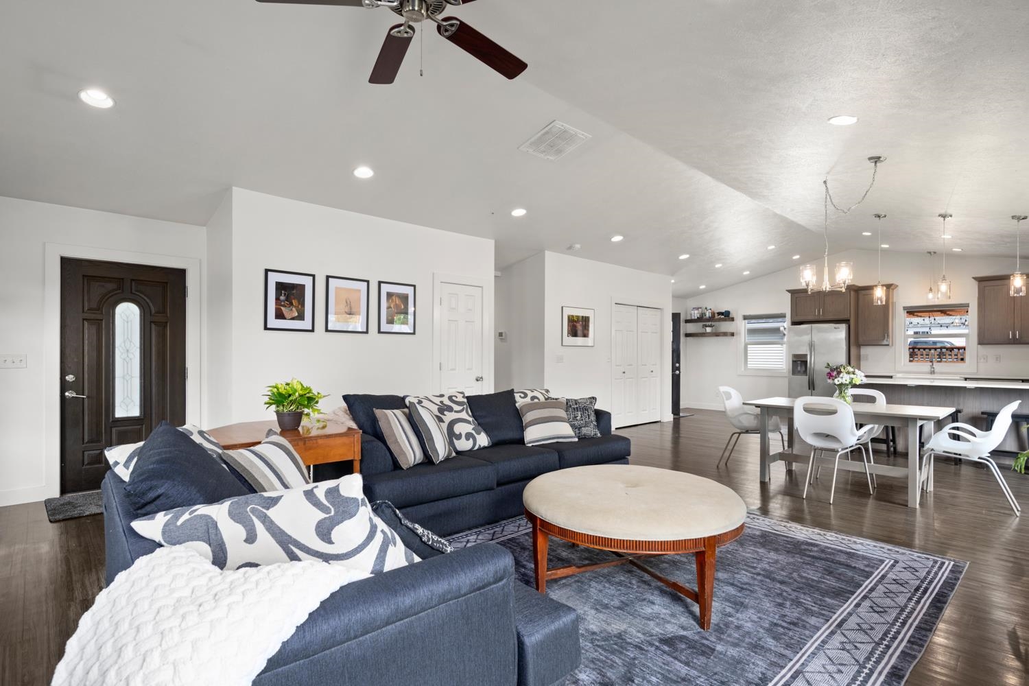 306 W 3rd St - Photo 8