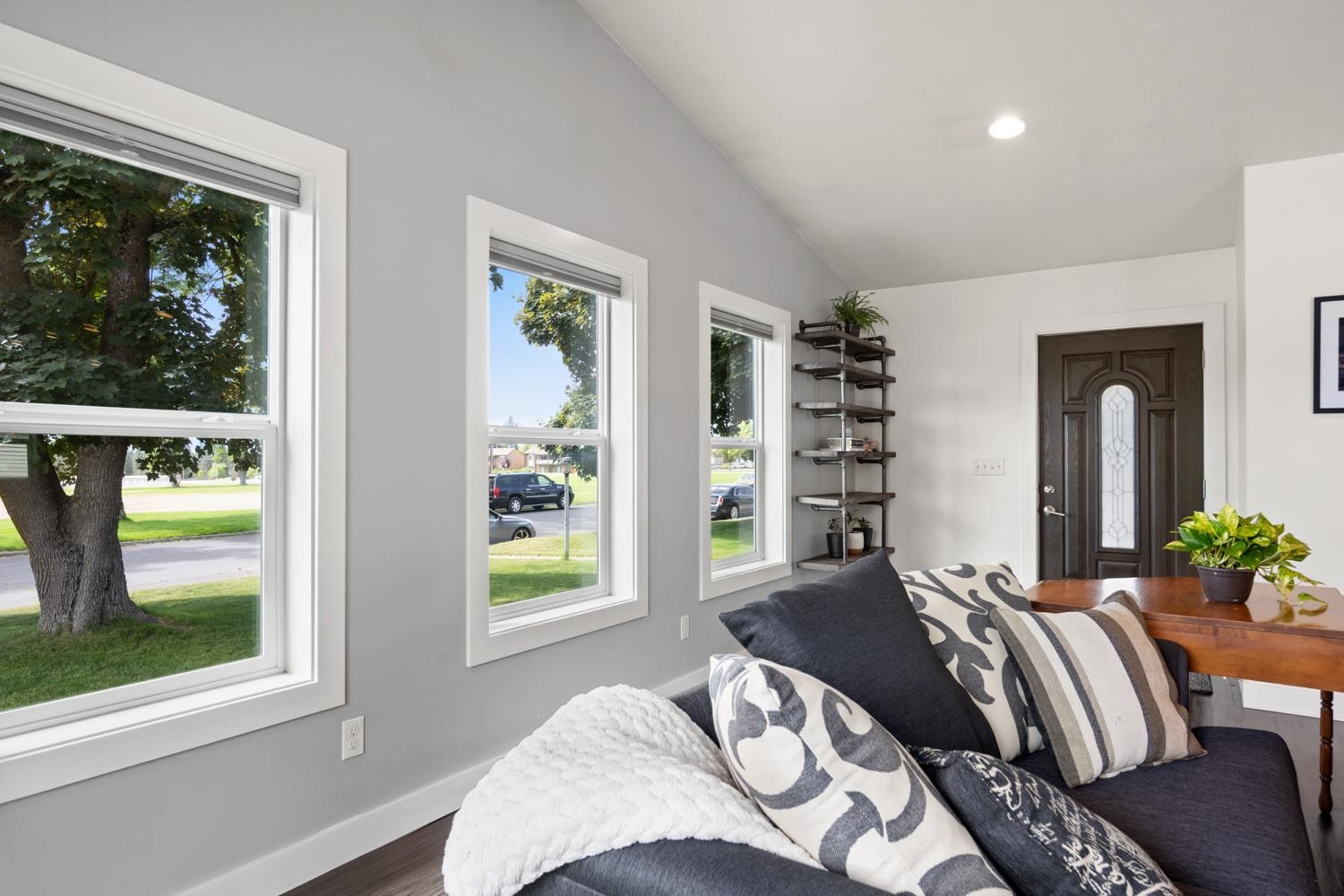 306 W 3rd St - Photo 9