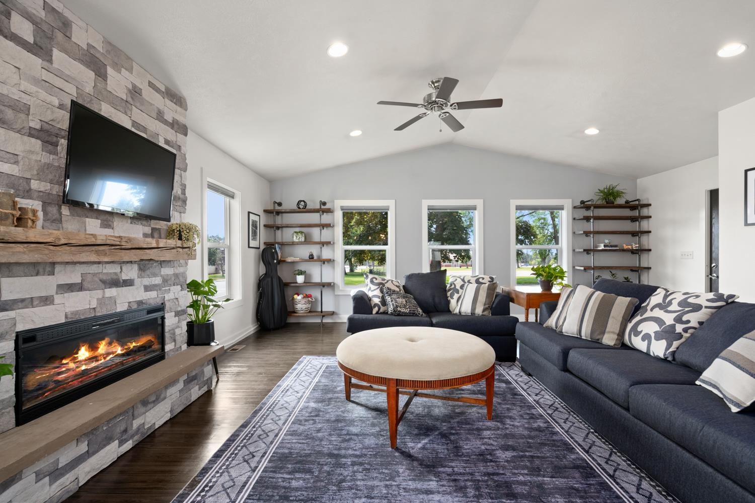 306 W 3rd St - Photo 11