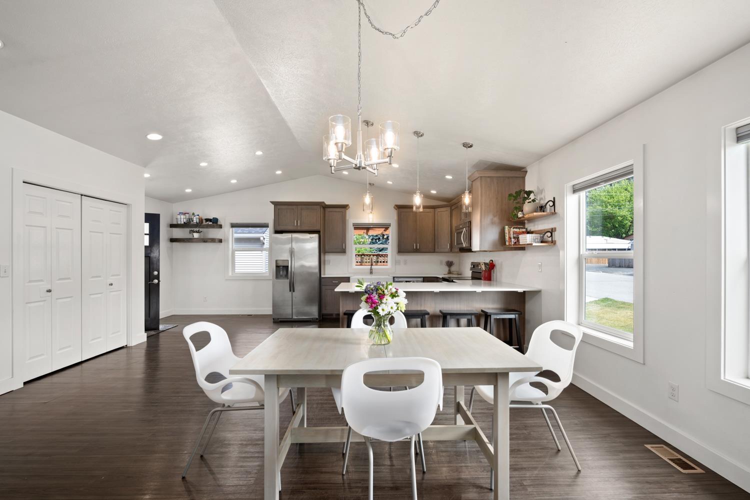 306 W 3rd St - Photo 13