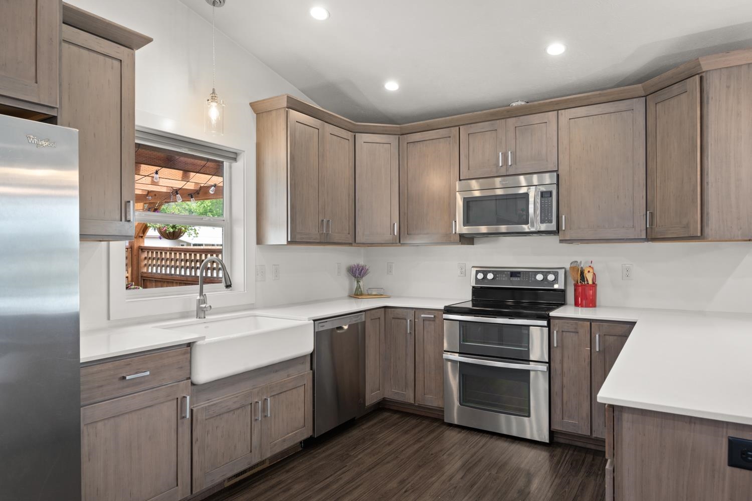 306 W 3rd St - Photo 18