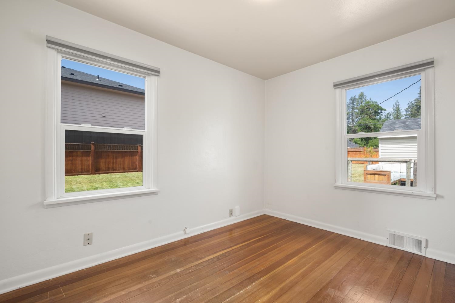 306 W 3rd St - Photo 29