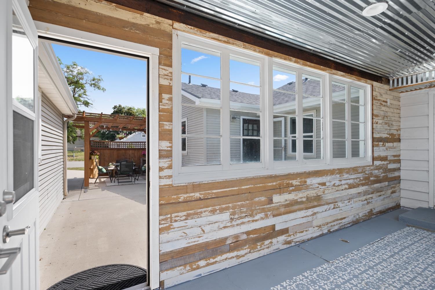 306 W 3rd St - Photo 32