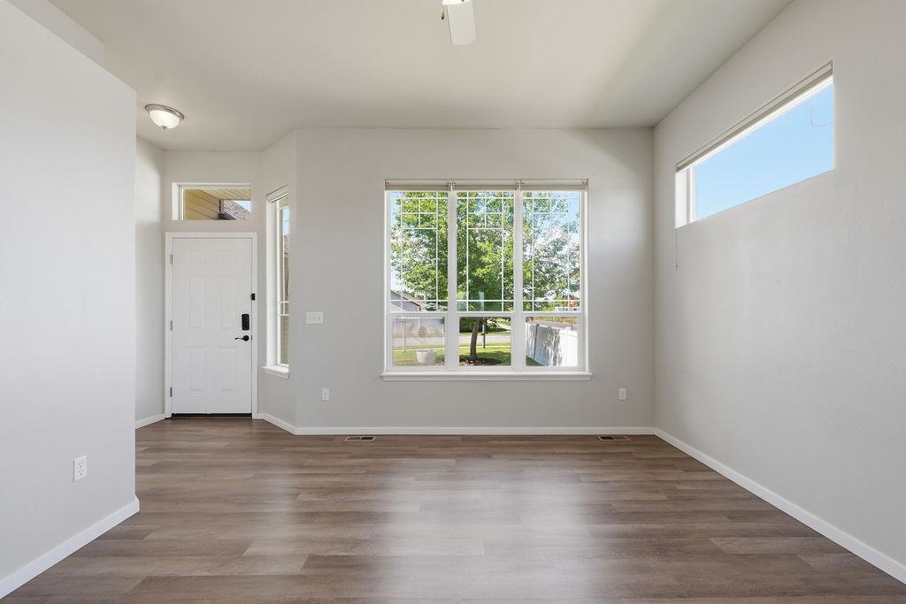 9428 N Oak St - Photo 3