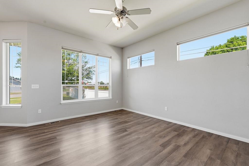 9428 N Oak St - Photo 6