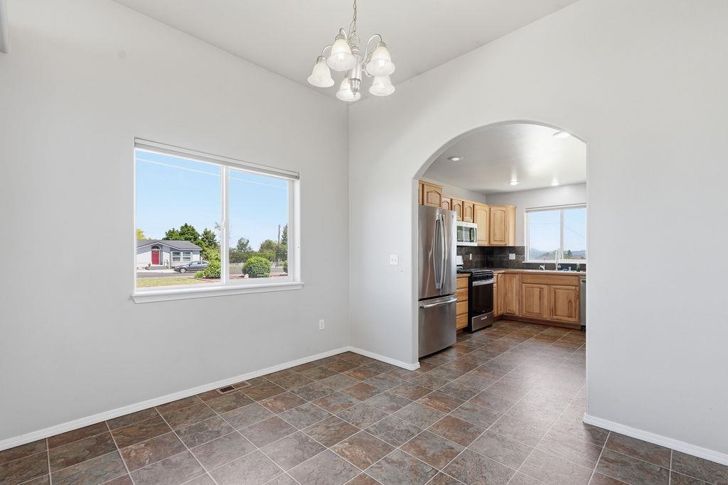 9428 N Oak St - Photo 7