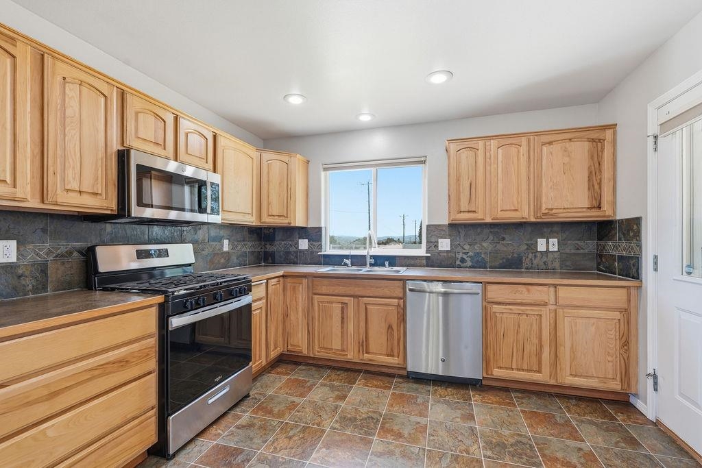 9428 N Oak St - Photo 11