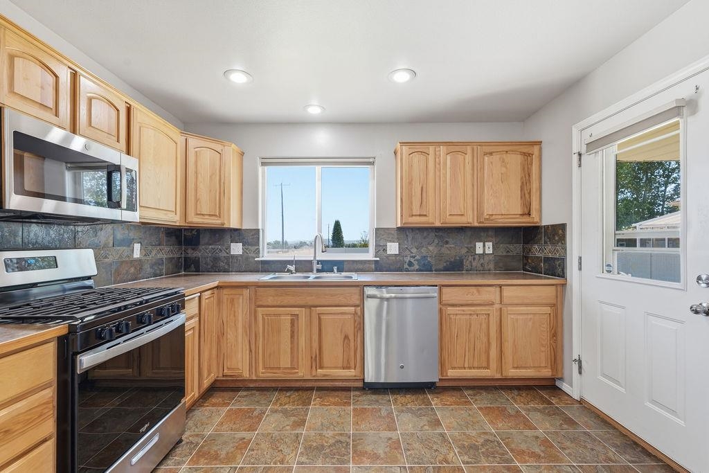 9428 N Oak St - Photo 12