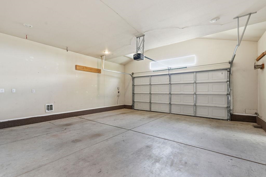 9428 N Oak St - Photo 30