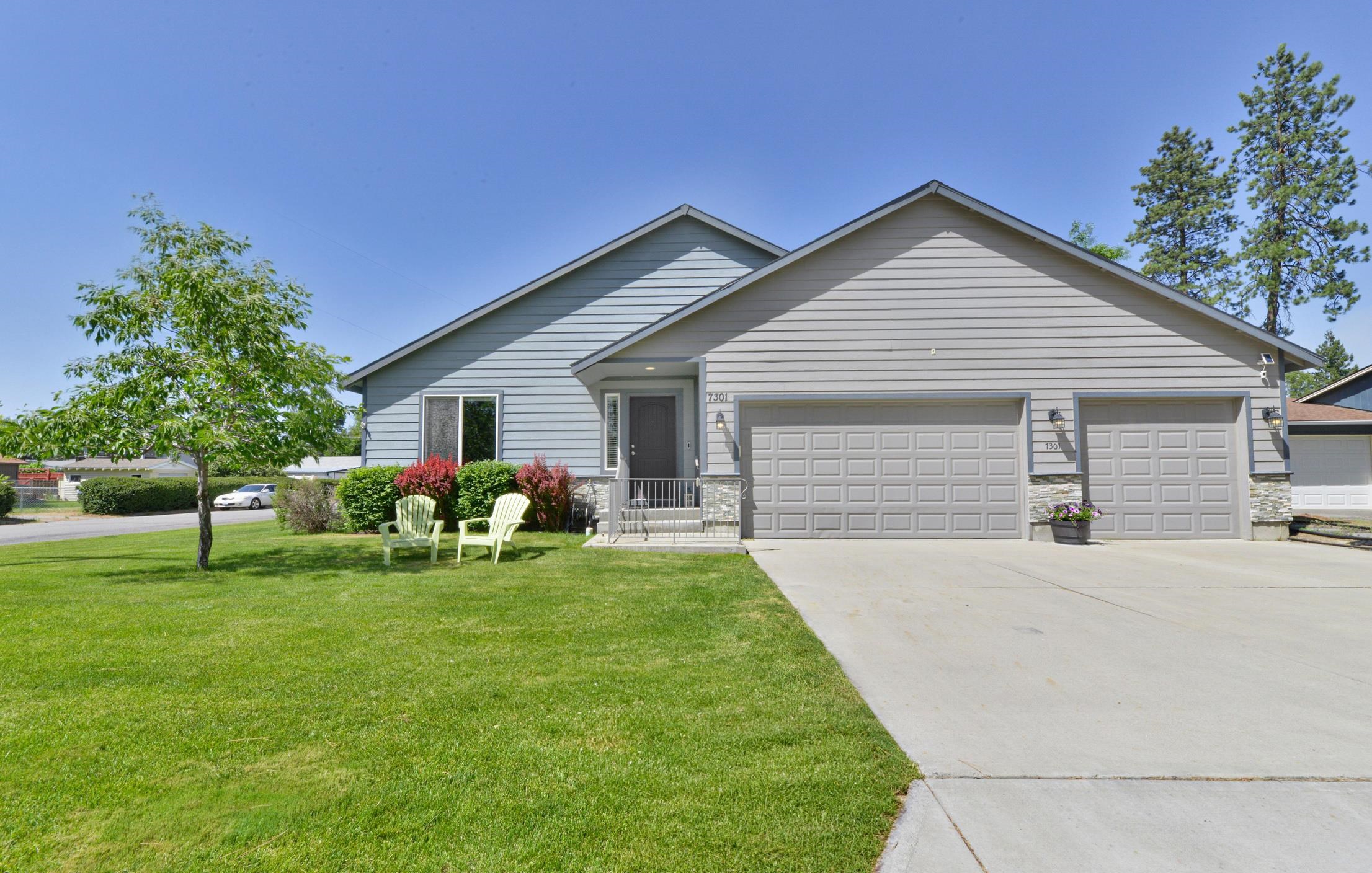 7301 E 11th Ave - Photo 1