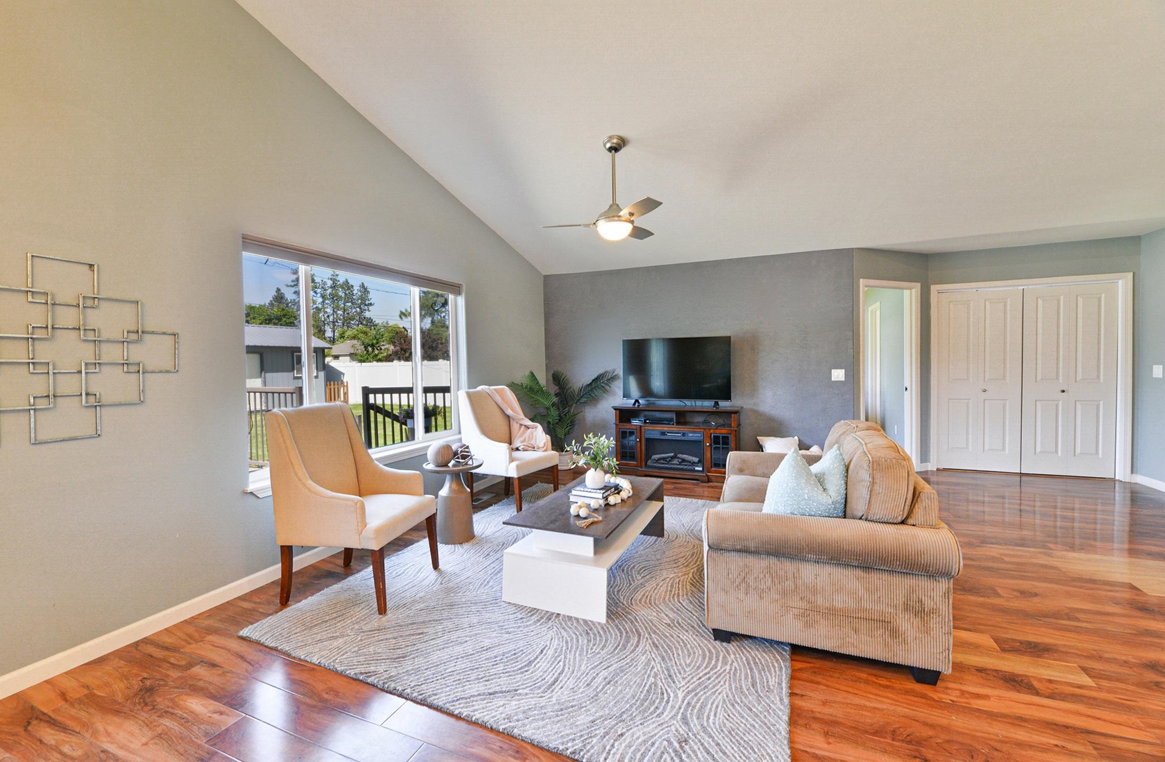 7301 E 11th Ave - Photo 3