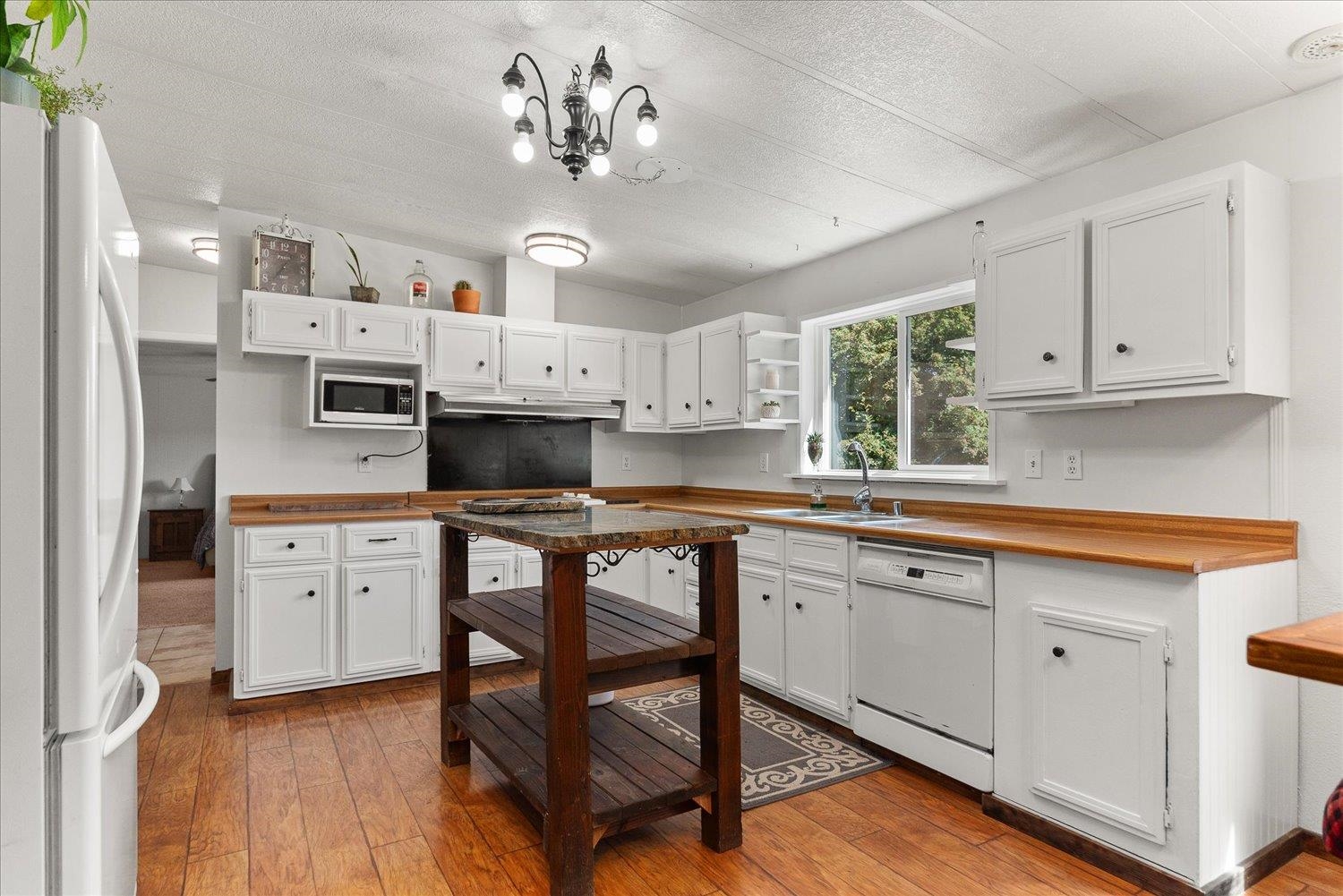 275 E Newport Ave - Photo 9