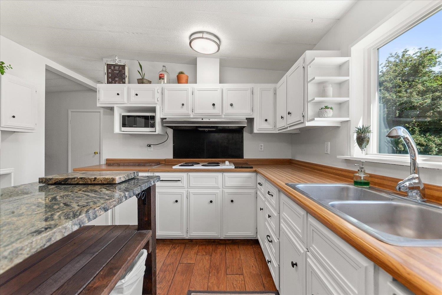 275 E Newport Ave - Photo 11