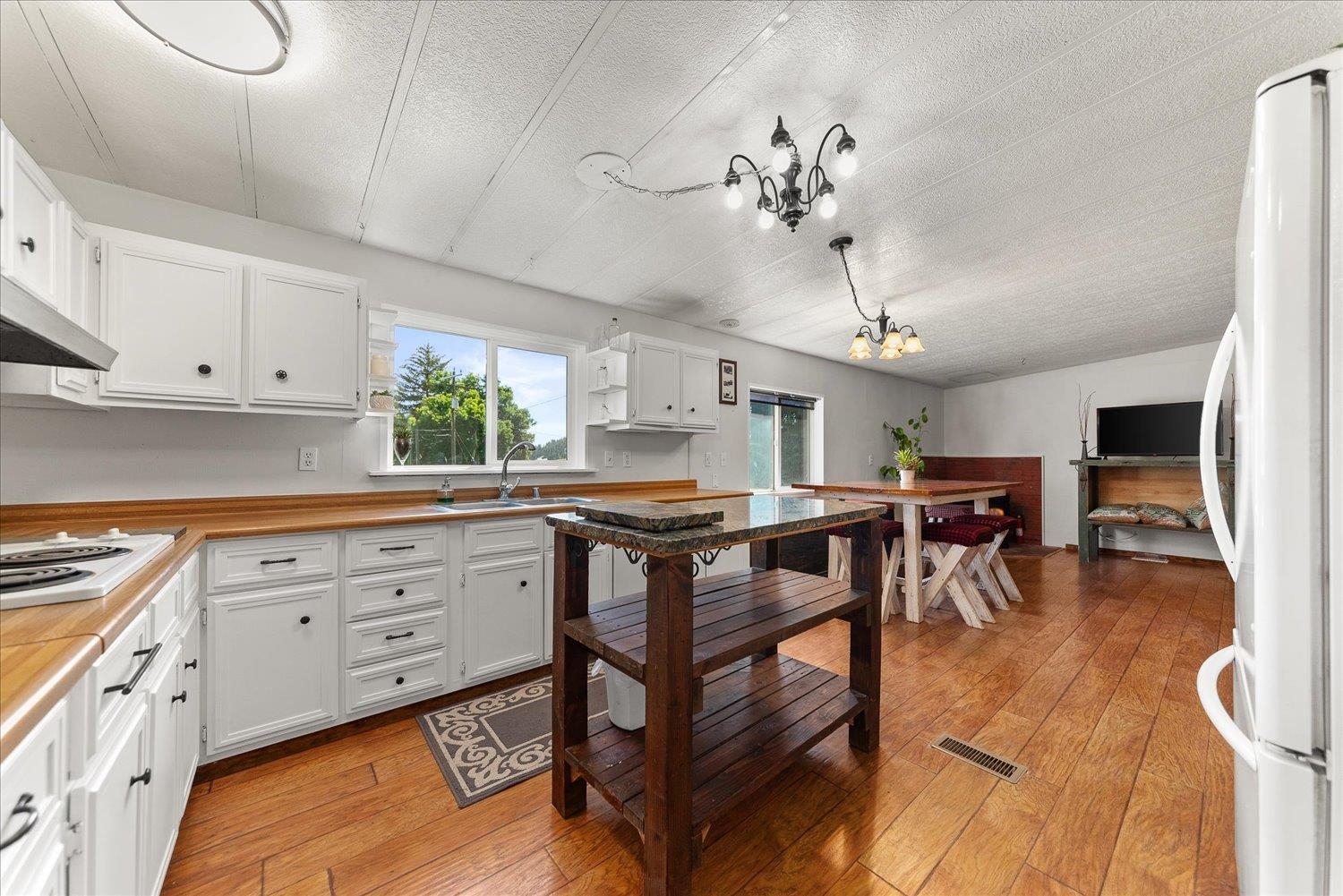 275 E Newport Ave - Photo 12