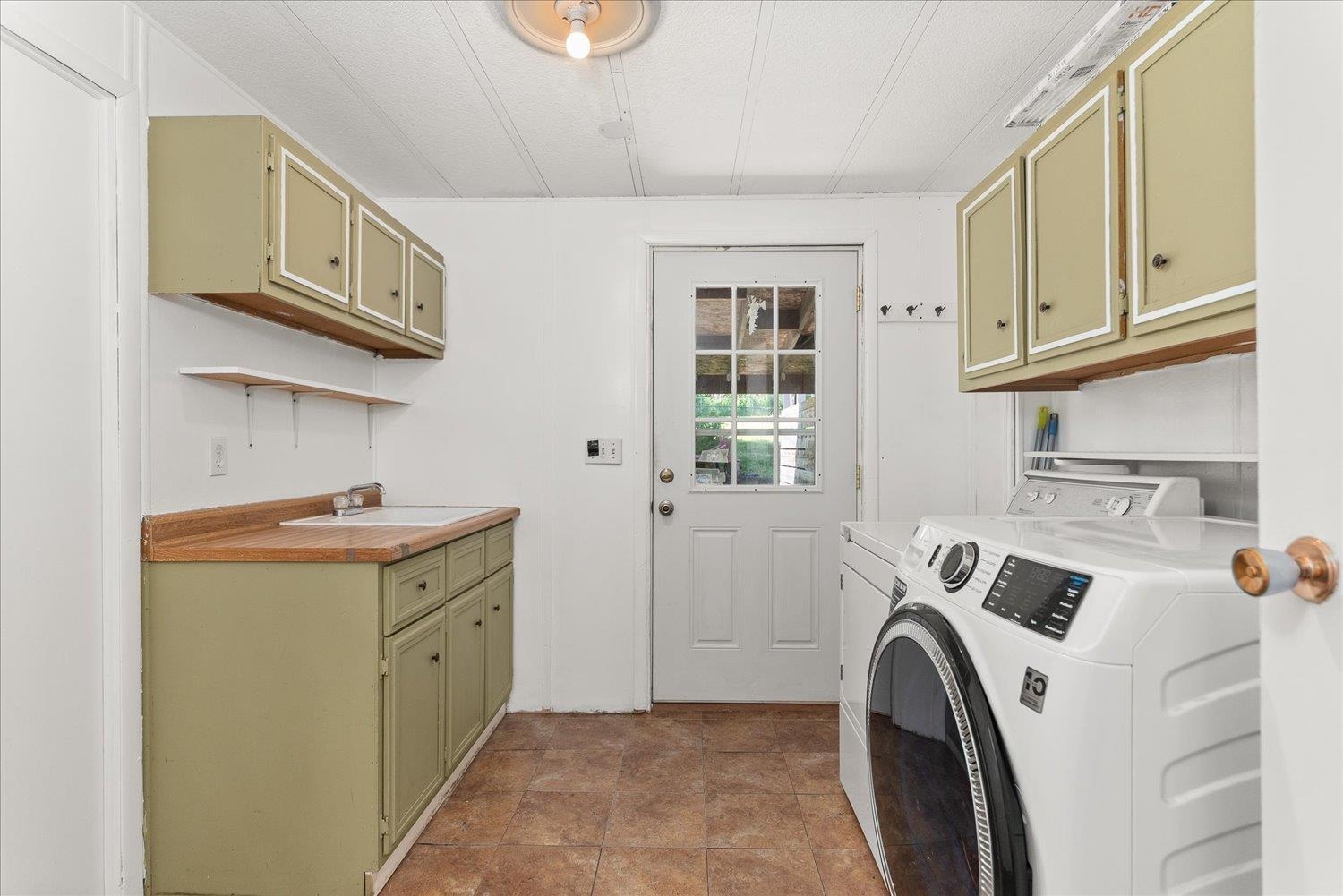 275 E Newport Ave - Photo 15