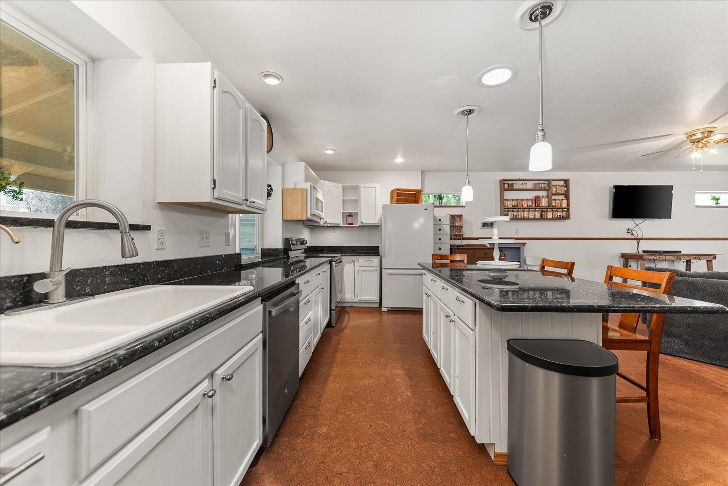 275 E Newport Ave - Photo 26
