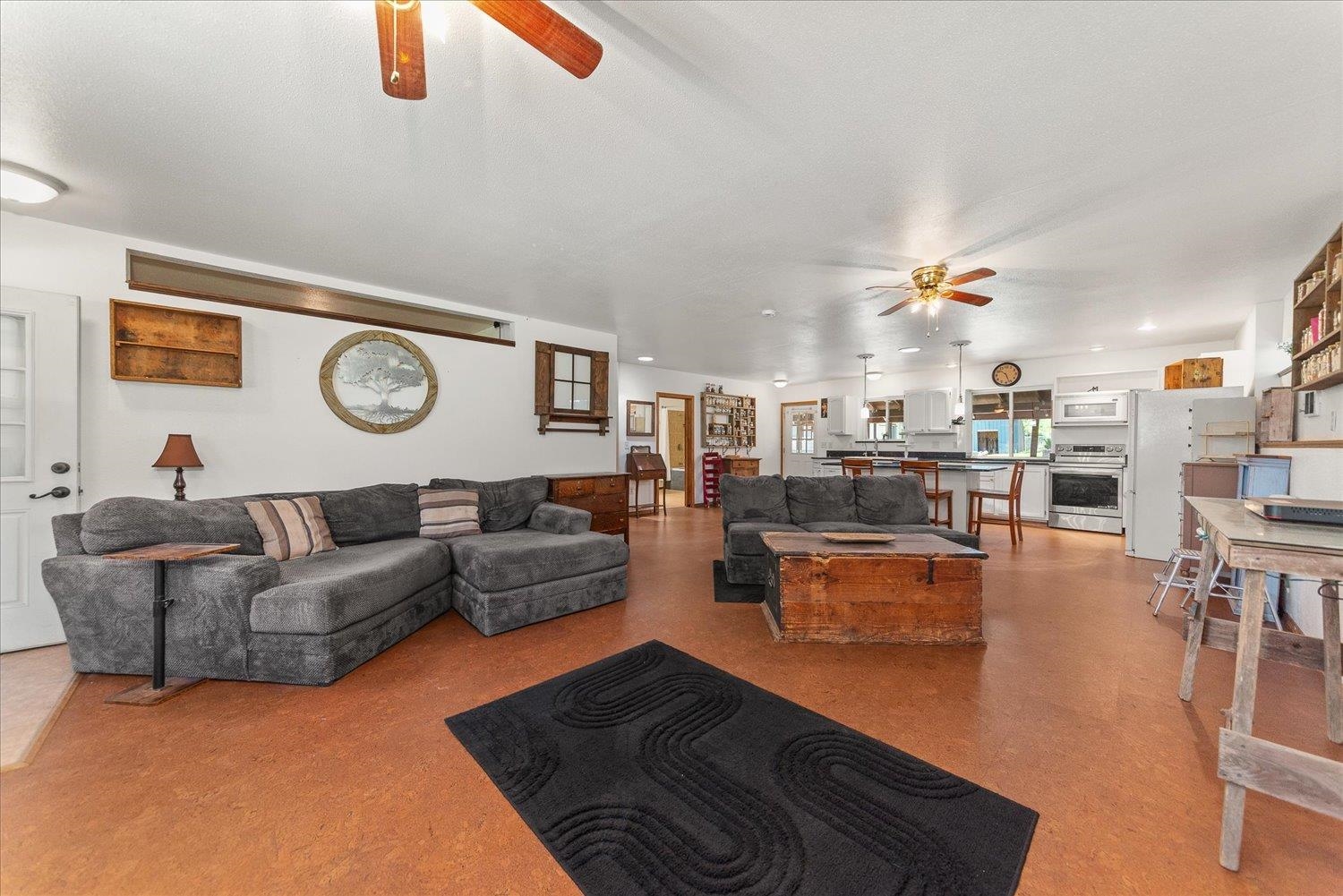 275 E Newport Ave - Photo 30