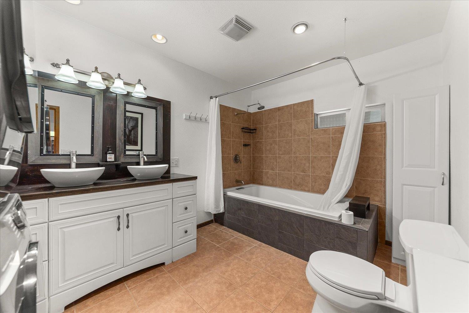 275 E Newport Ave - Photo 33