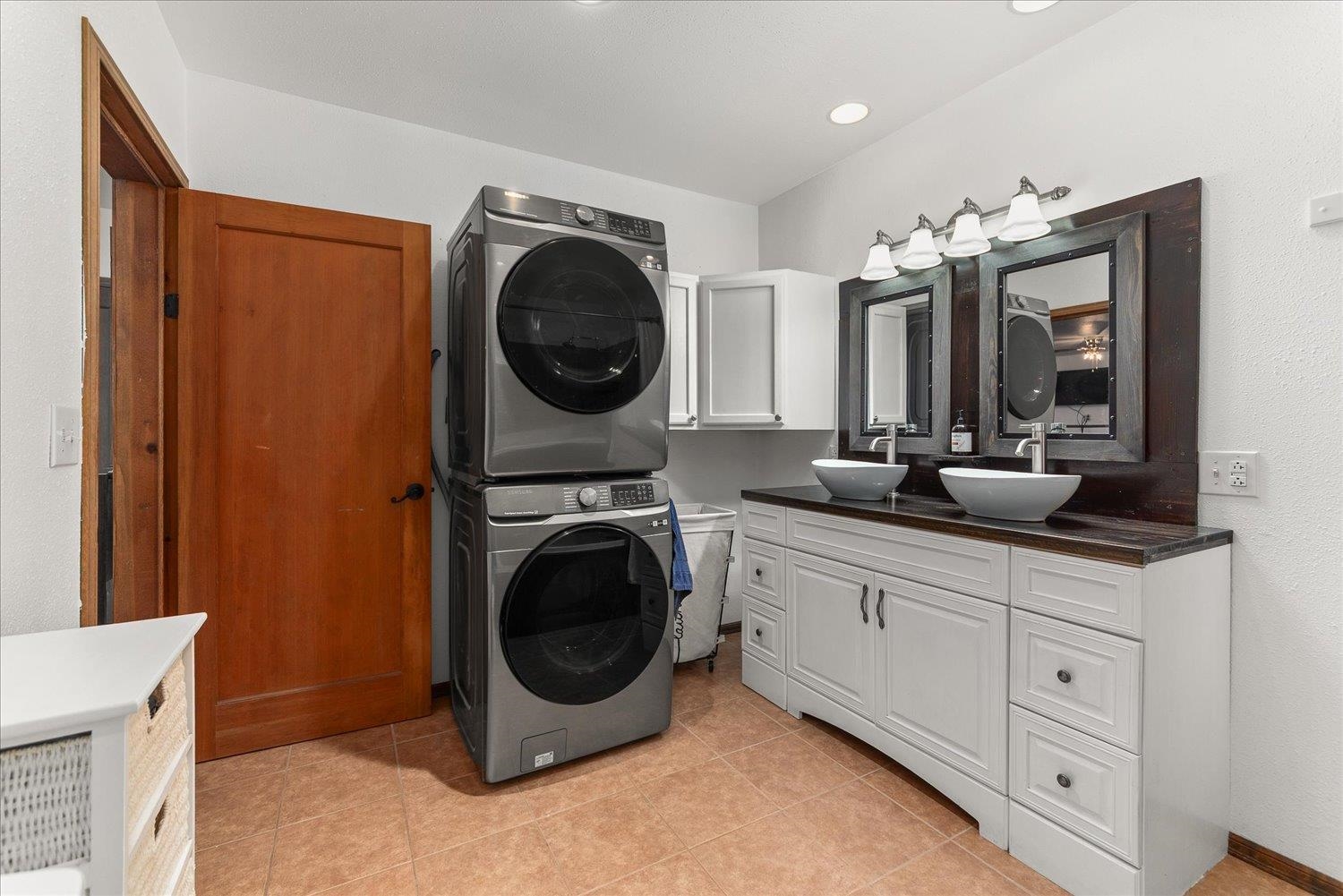 275 E Newport Ave - Photo 34