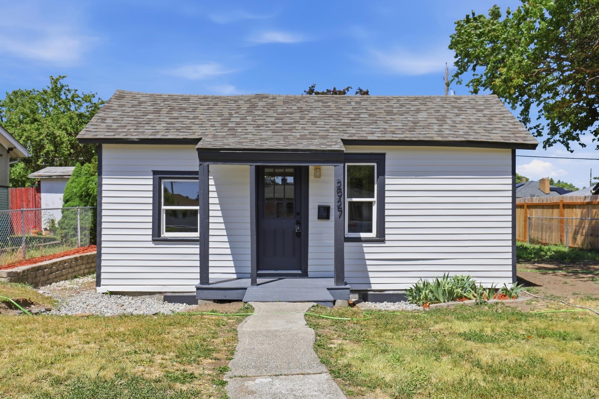2927 E Columbia Ave - Photo 1