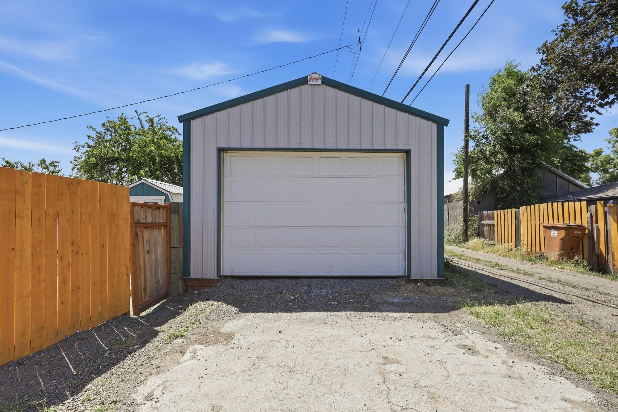 2927 E Columbia Ave - Photo 2