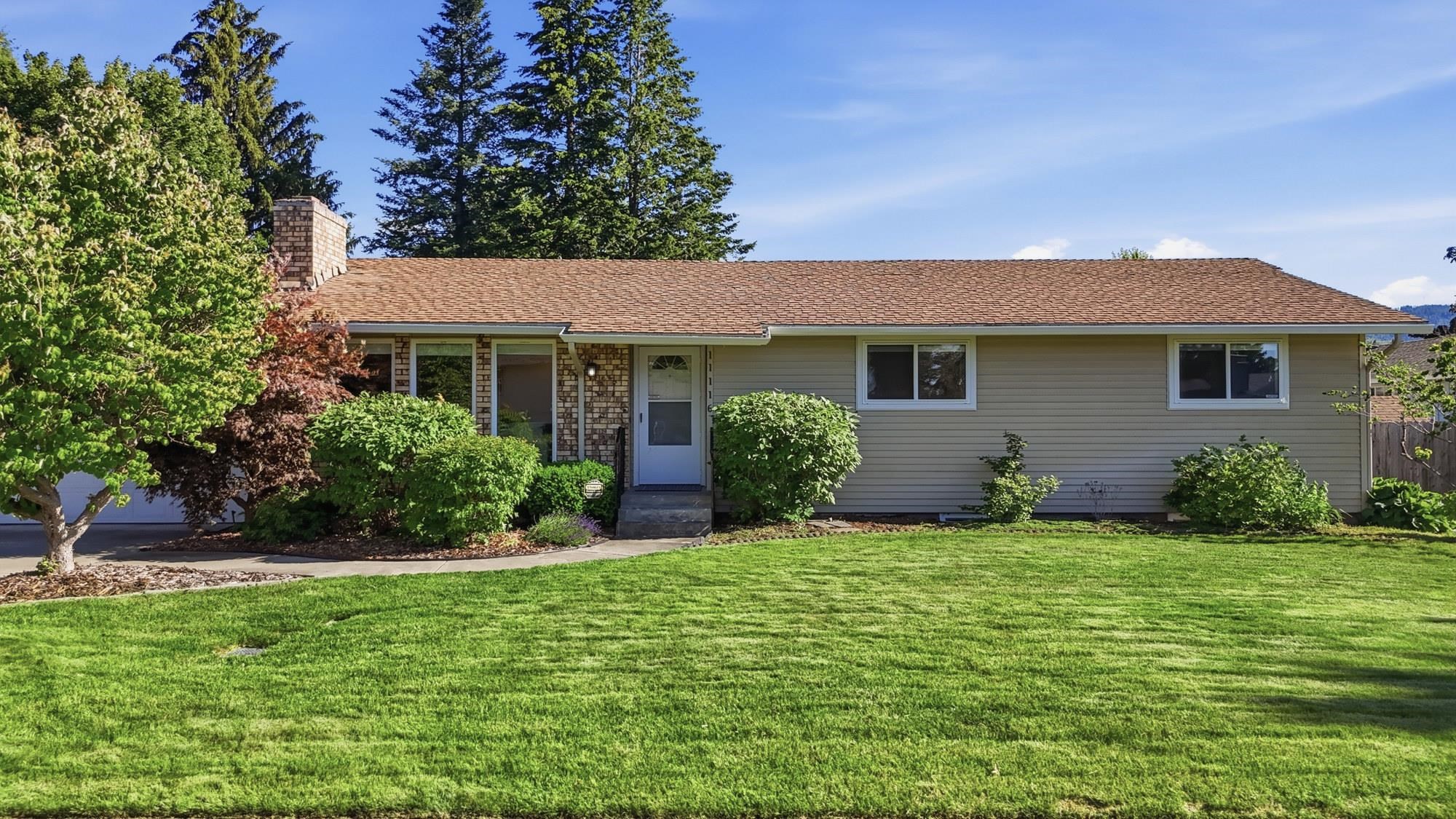 11116 E 37th Ave - Photo 1