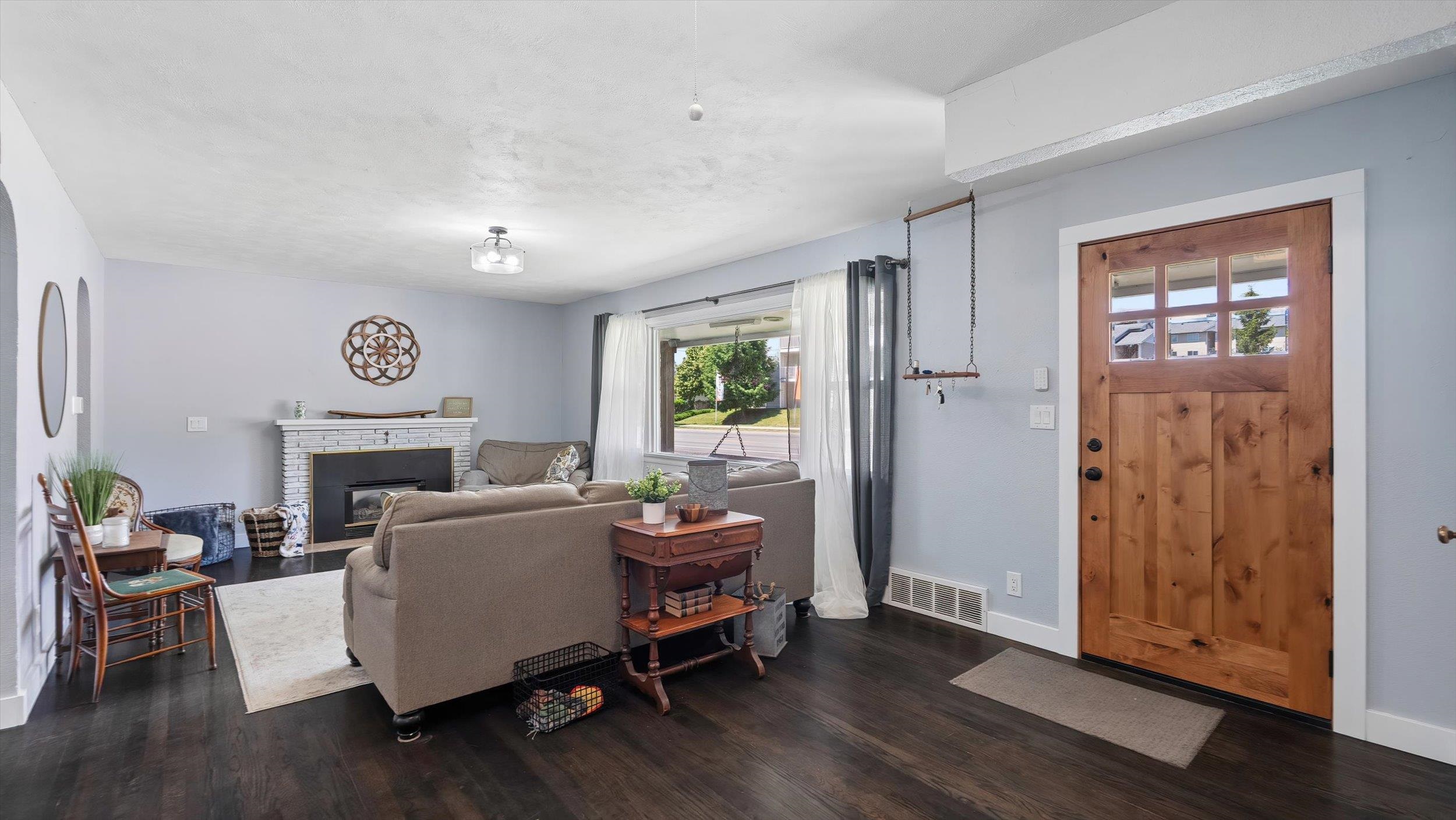 9414 E Mission Ave - Photo 2