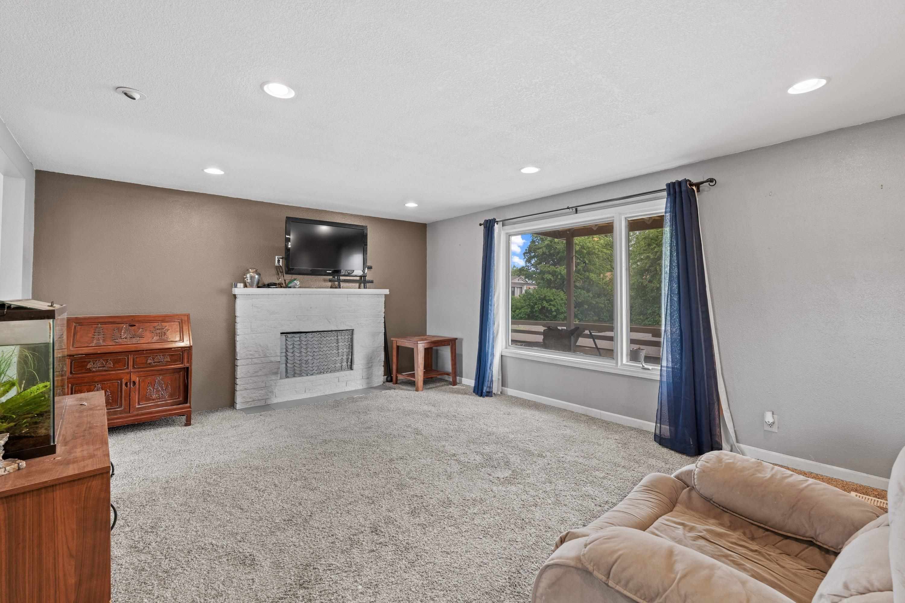13525 E 6th Ave - Photo 6