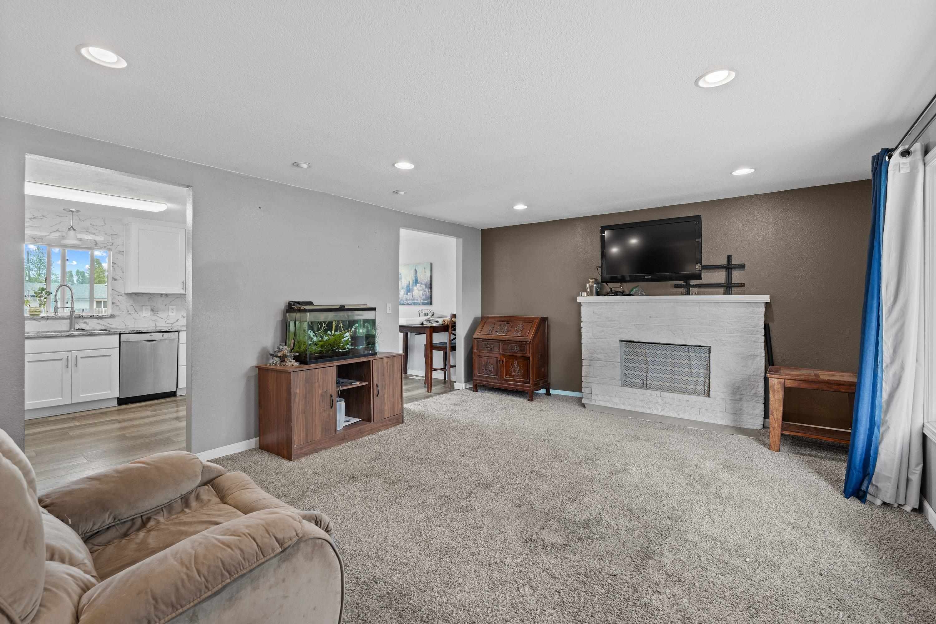 13525 E 6th Ave - Photo 7