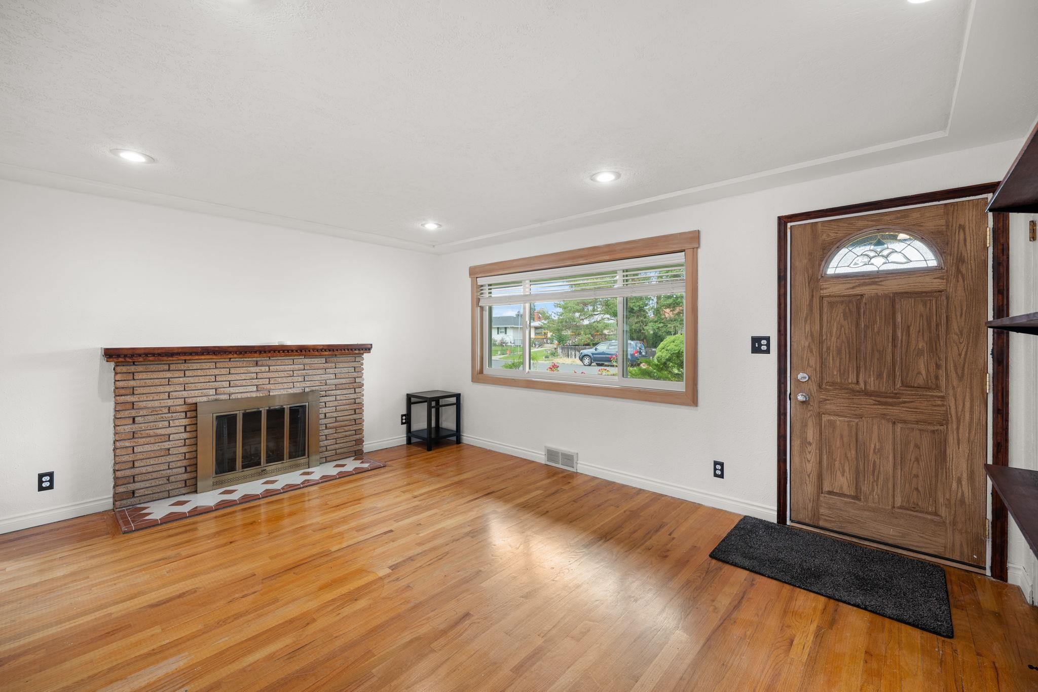 3917 W Heroy Ave - Photo 8