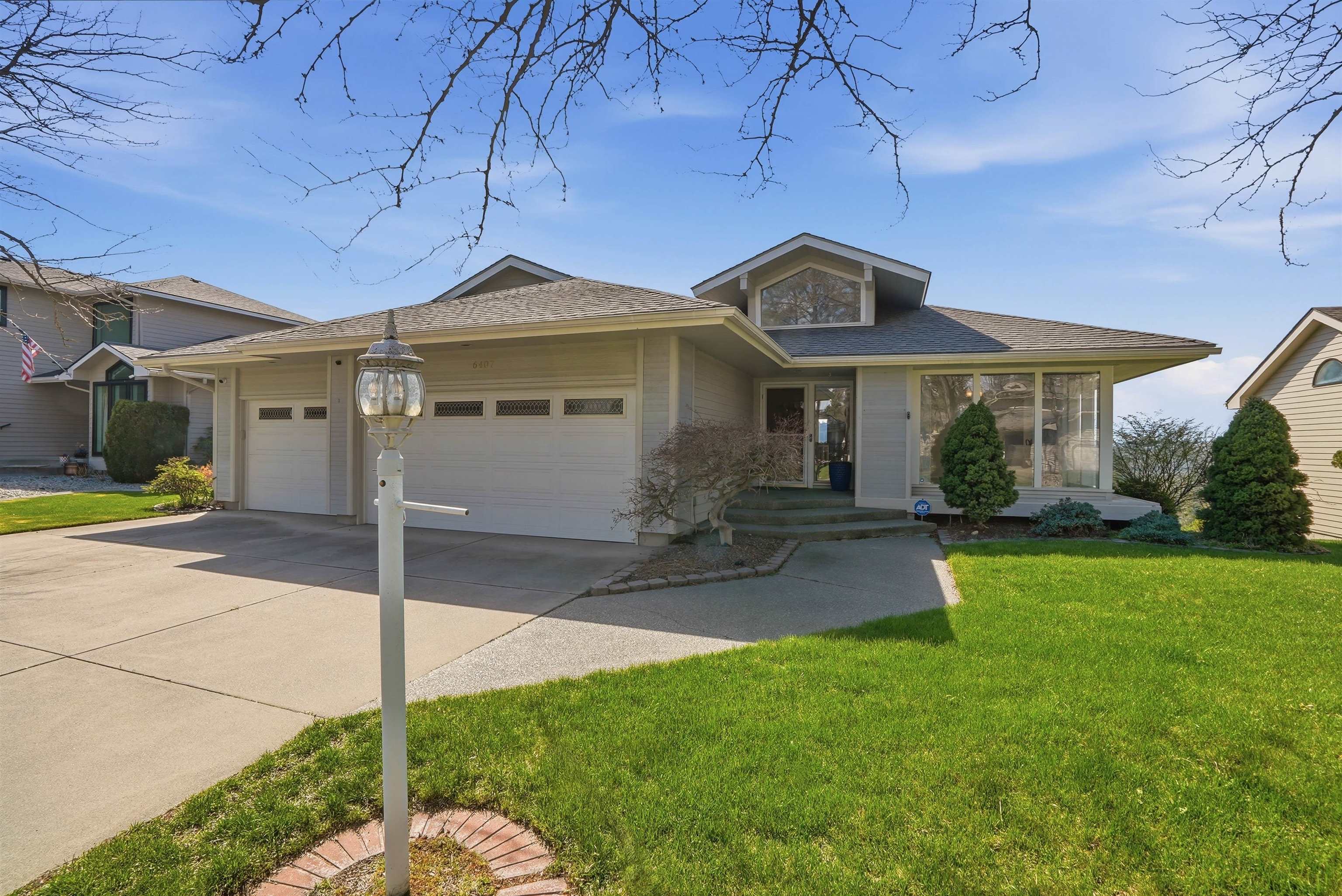 6407 N Park View Ln - Photo 1