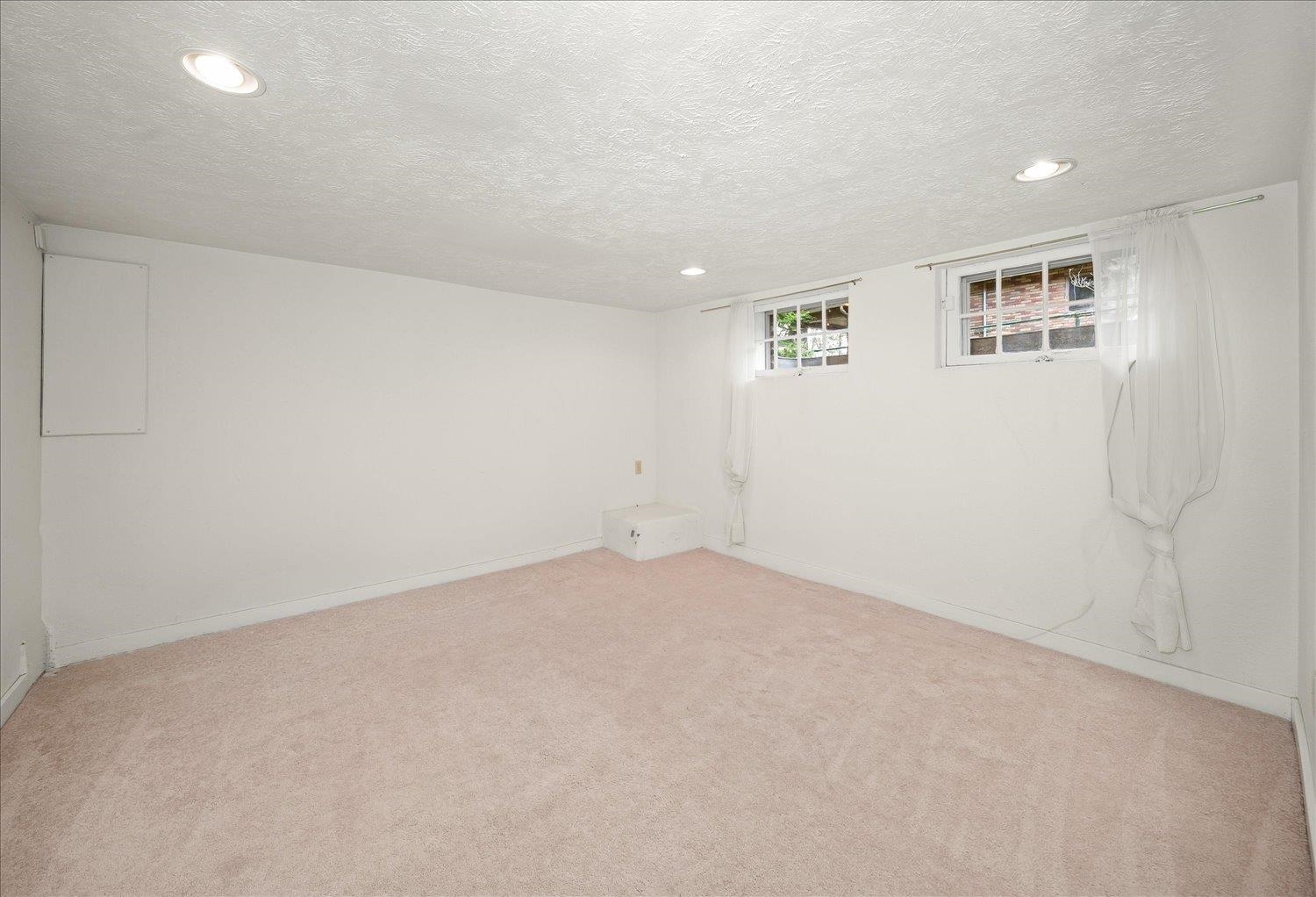 109 W Sumner Ave - Photo 33