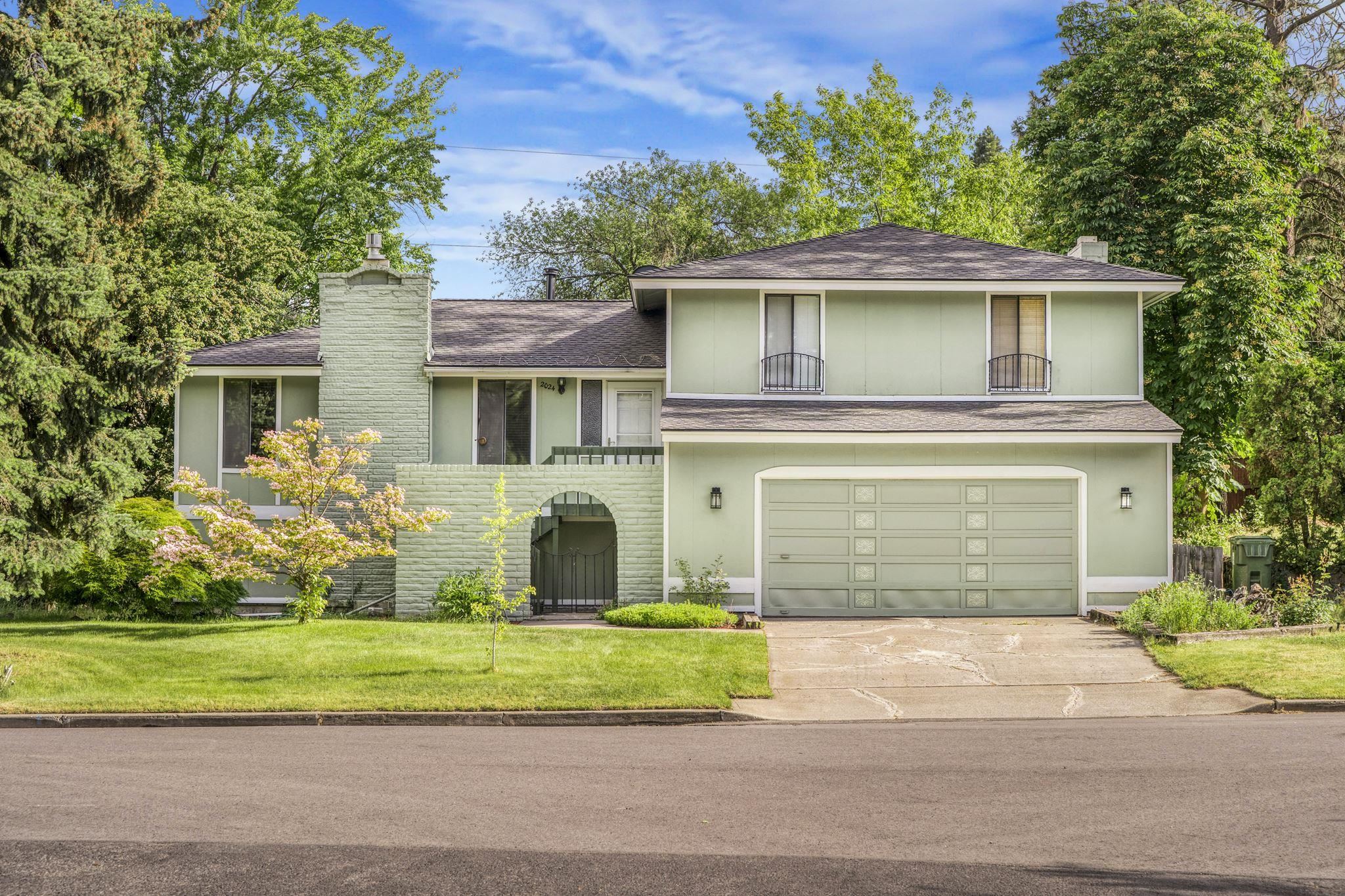 2024 E 44th Ave - Photo 2