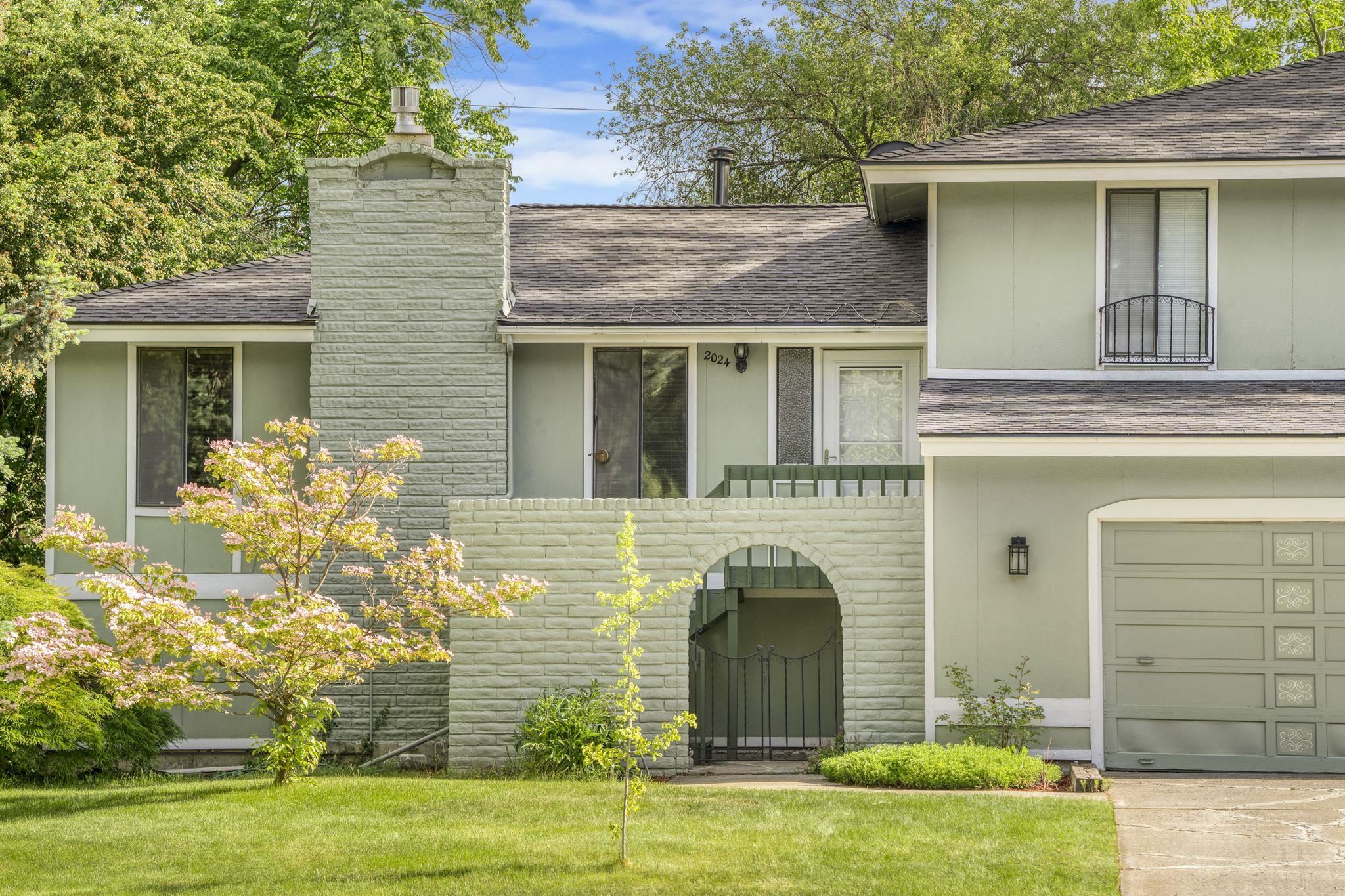 2024 E 44th Ave - Photo 3