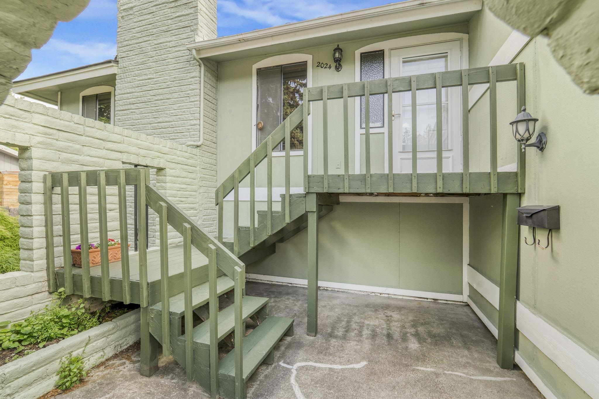 2024 E 44th Ave - Photo 4