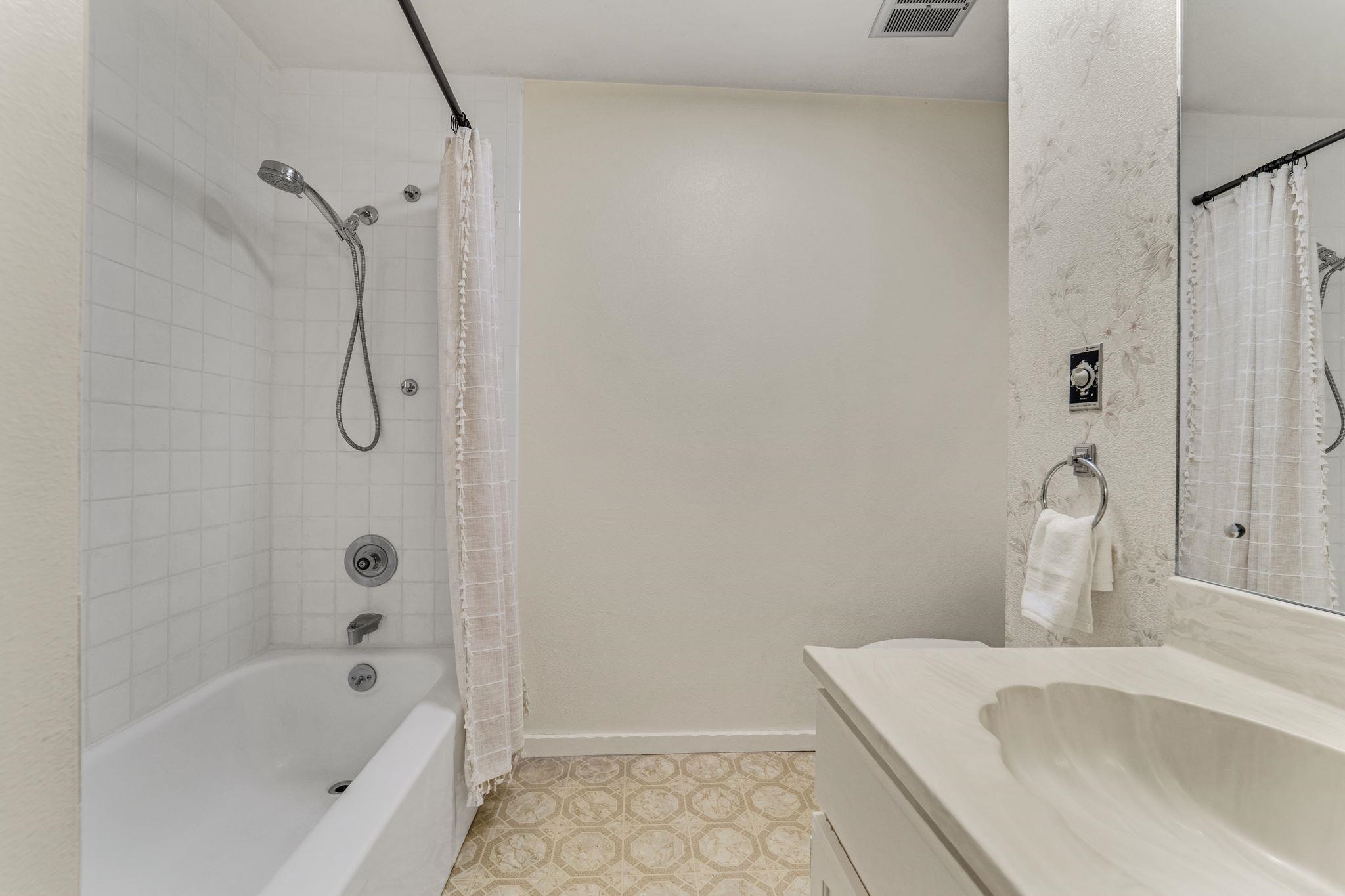 2024 E 44th Ave - Photo 23