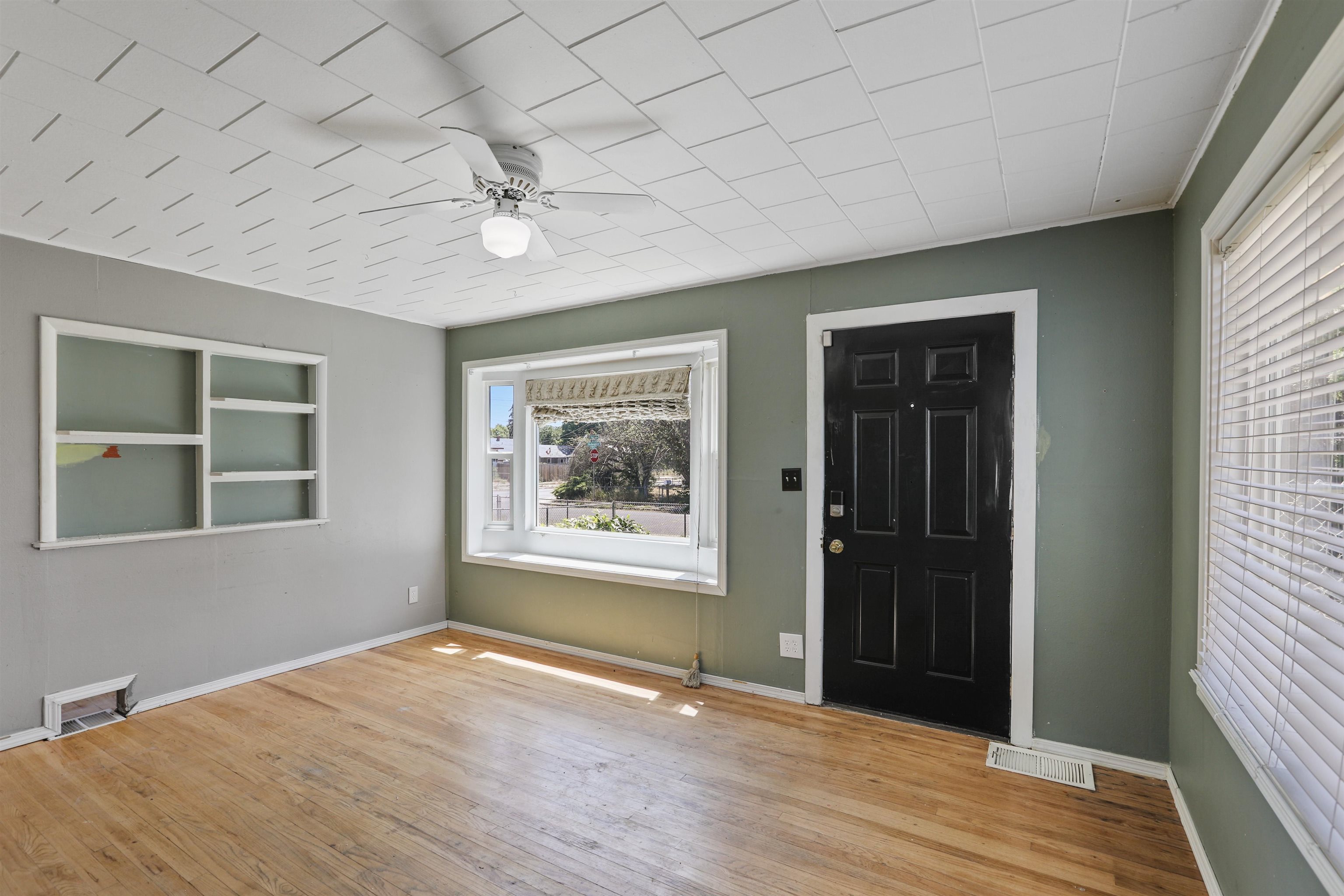923 E Nebraska Ave - Photo 2