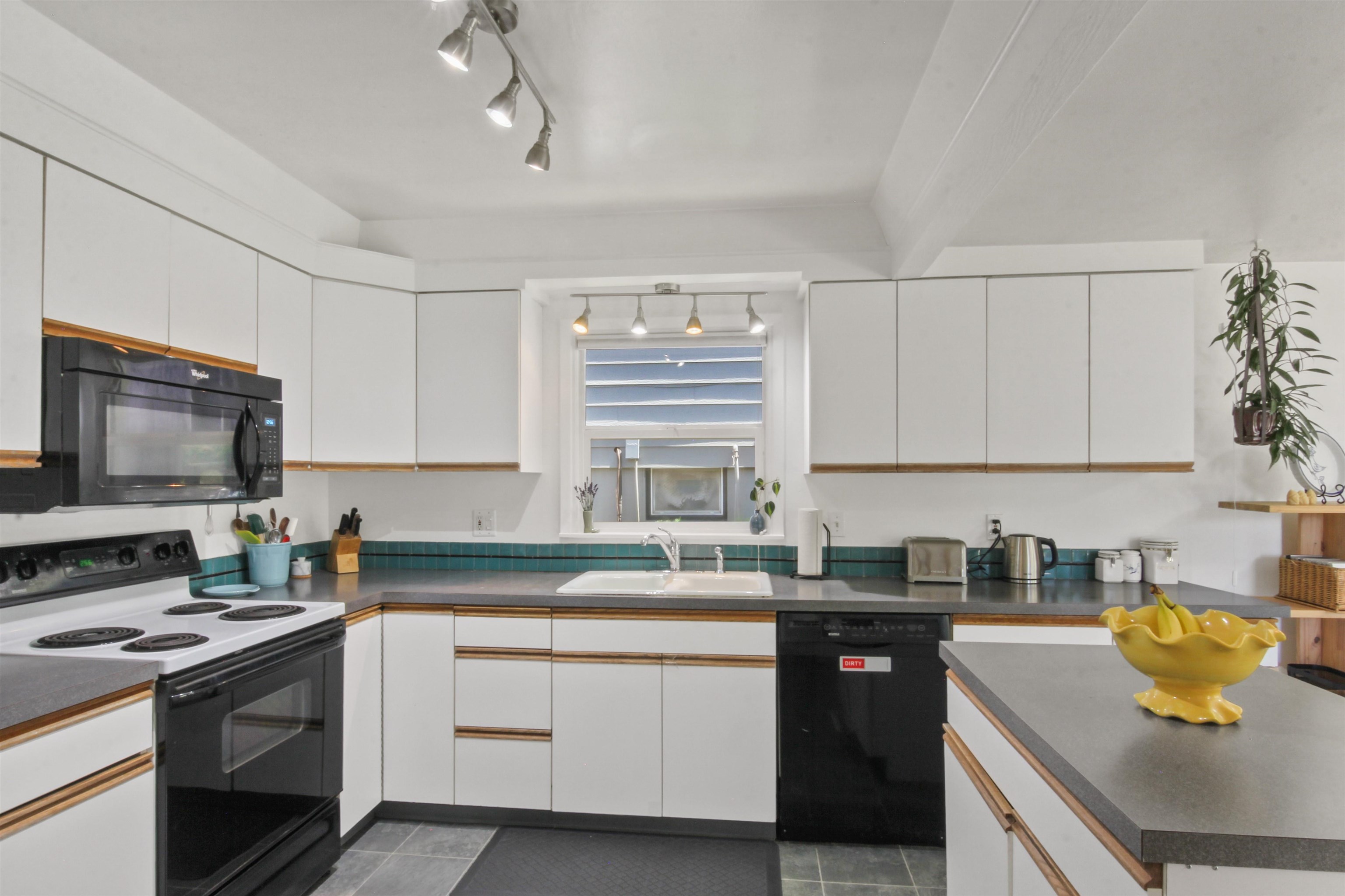 3724 E 16th Ave - Photo 5