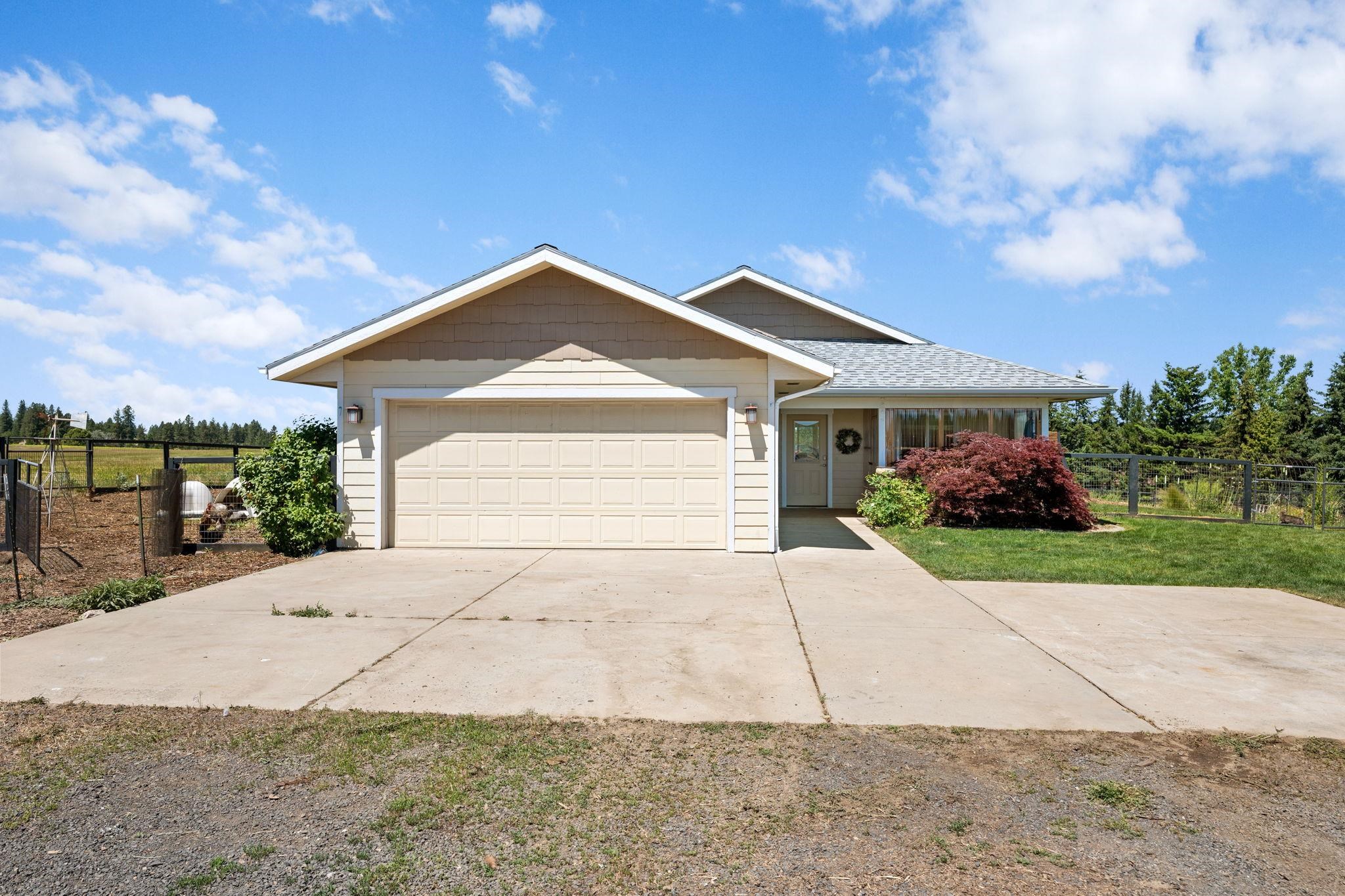 7706 E Bigelow Gulch Rd - Photo 2