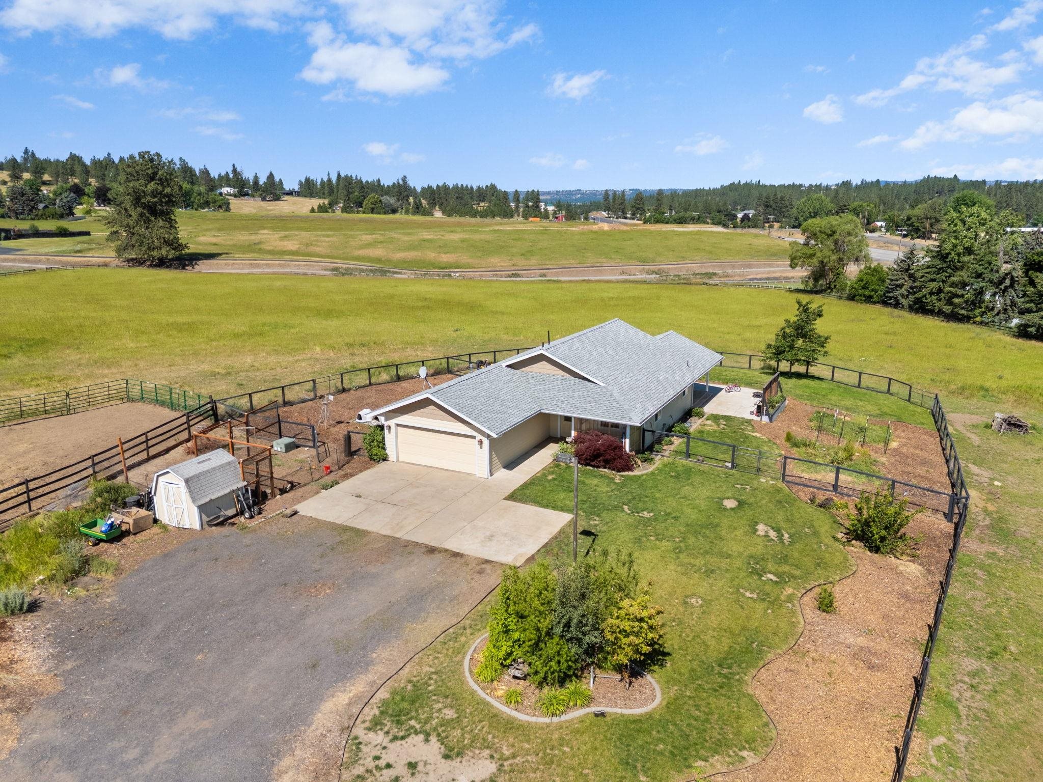 7706 E Bigelow Gulch Rd - Photo 1