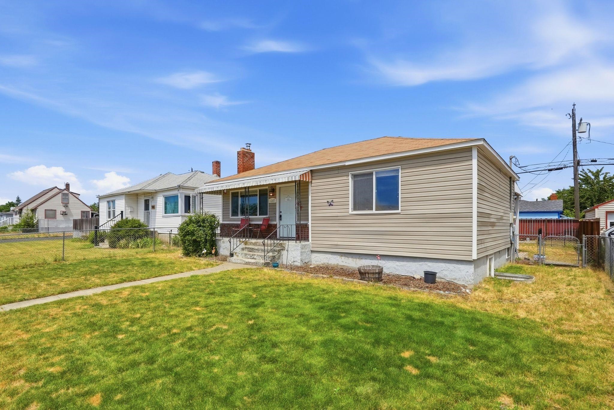 1207 E Lacrosse Ave - Photo 2