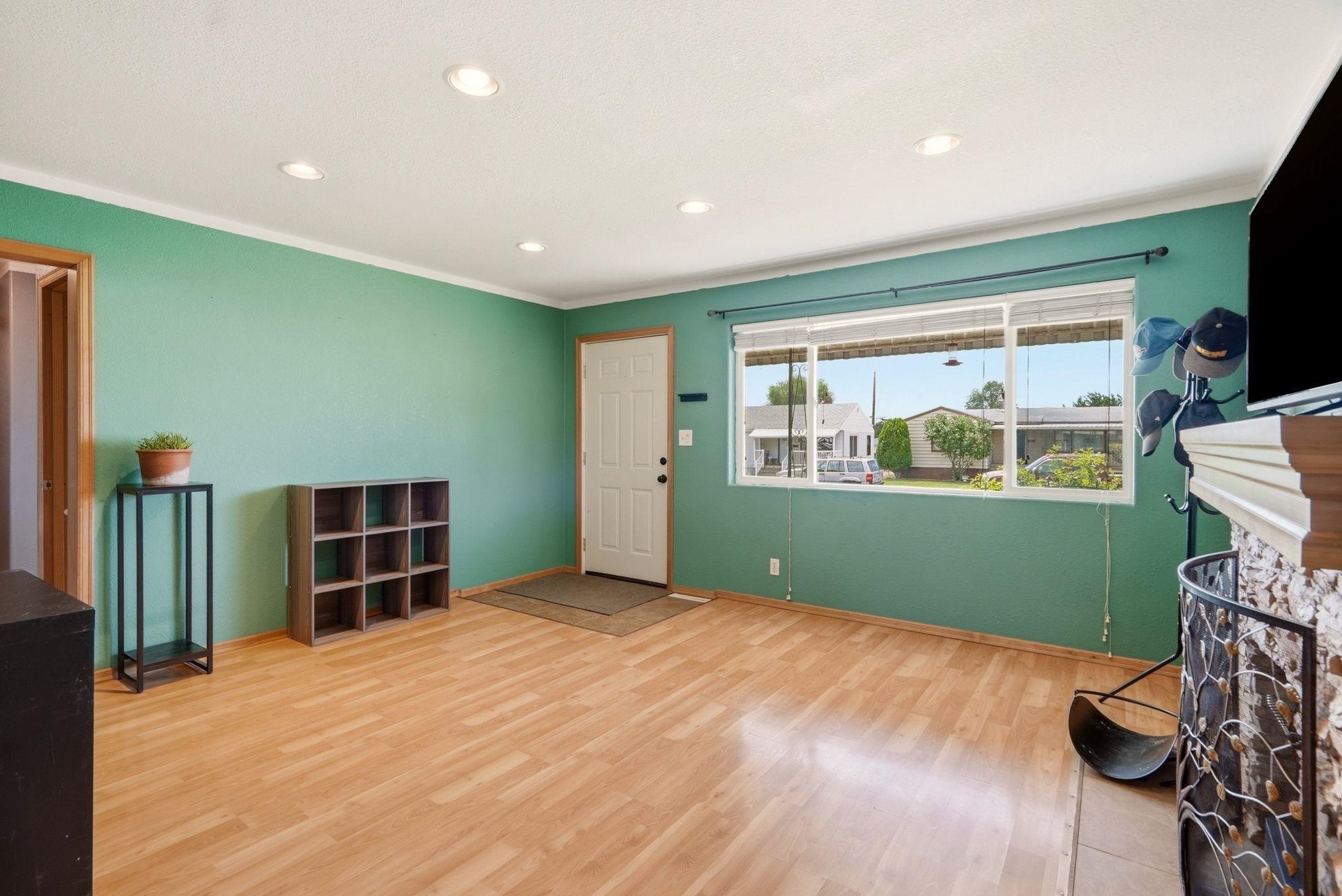 1207 E Lacrosse Ave - Photo 7