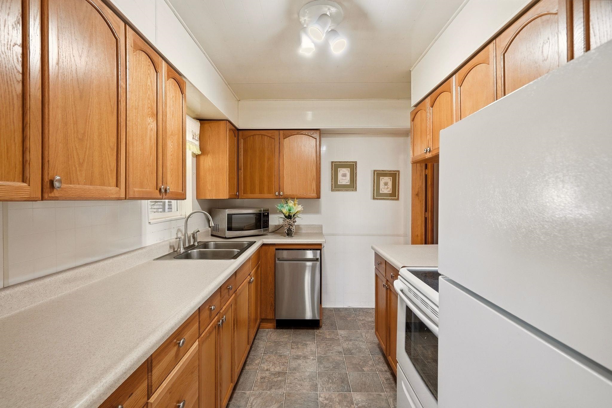 1207 E Lacrosse Ave - Photo 9