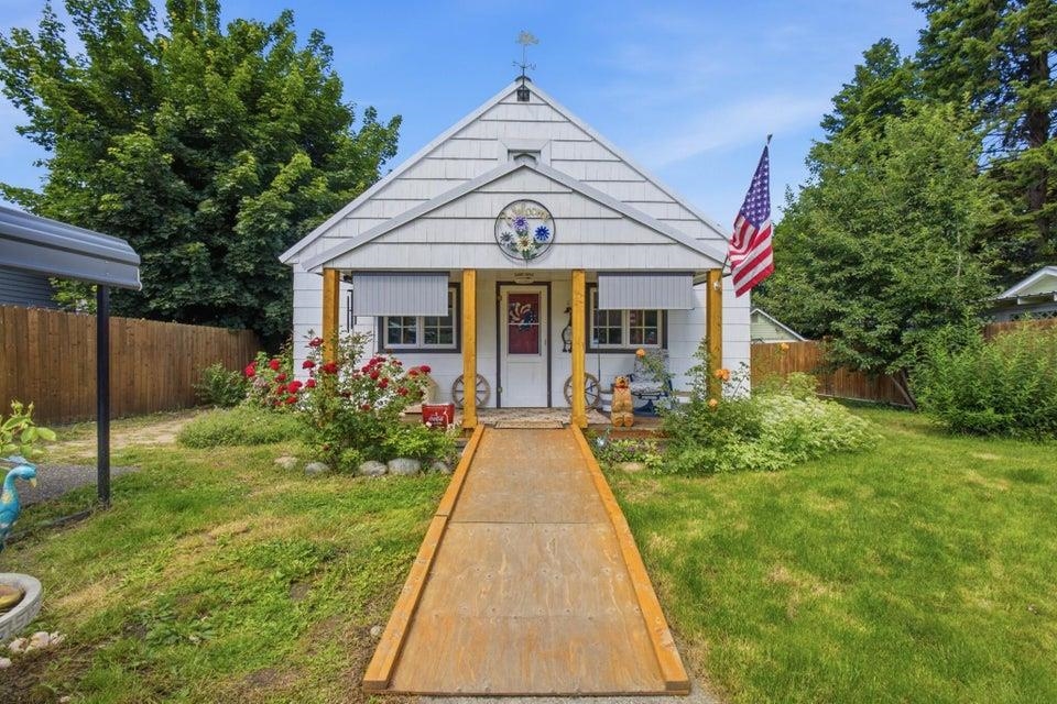840 S Larch St - Photo 1