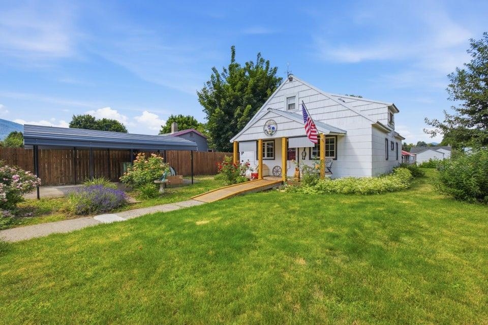 840 S Larch St - Photo 2