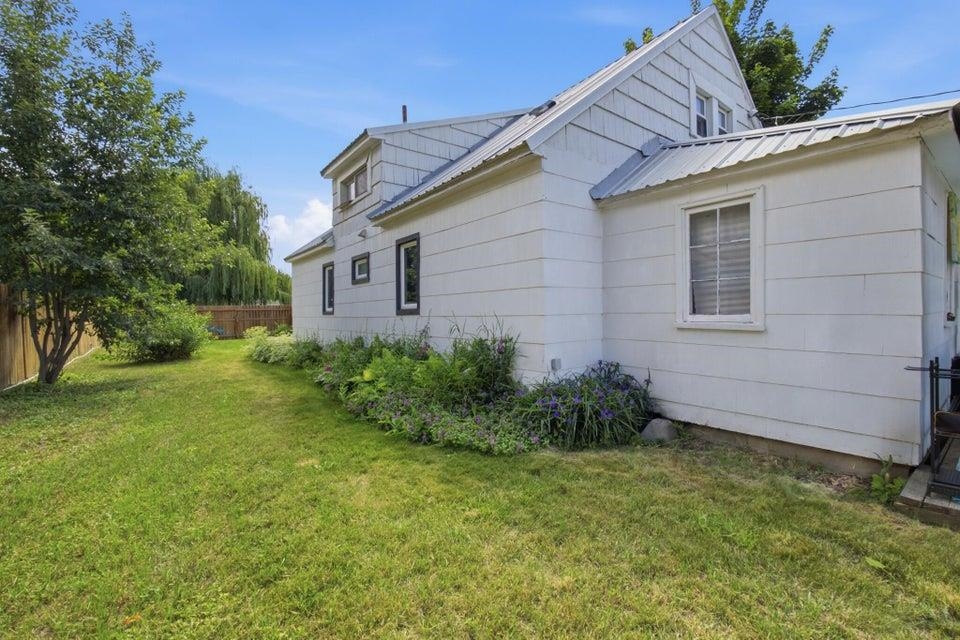 840 S Larch St - Photo 3