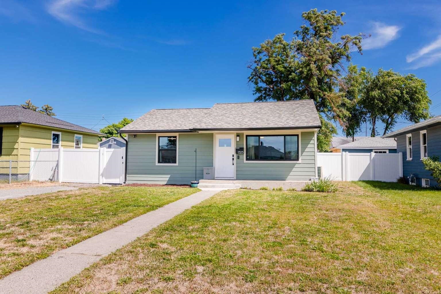 1323 E LONGFELLOW Ave - Photo 1