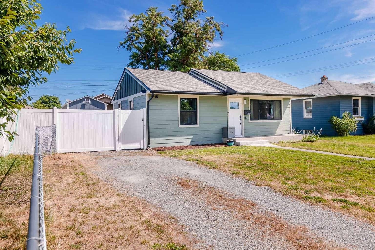 1323 E LONGFELLOW Ave - Photo 3